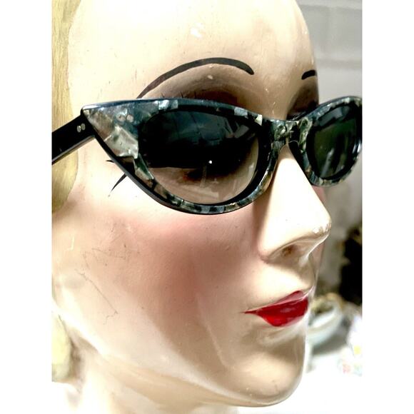 Vintage 1950-1960 Cat Eye Sunglasses Reflective Pearl Frame Pin Up Rockabilly - Picture 6 of 16